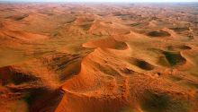 Sobrevolando el desierto de Namib. Namibia.: Namibia